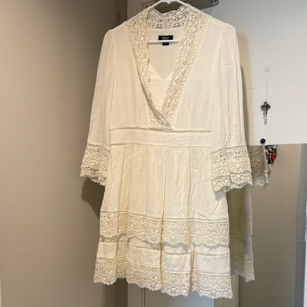 Elegant White Lace Dress